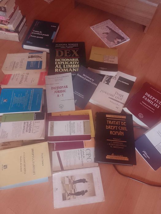 Vand carti beletristica, dictionare, specialitate drept