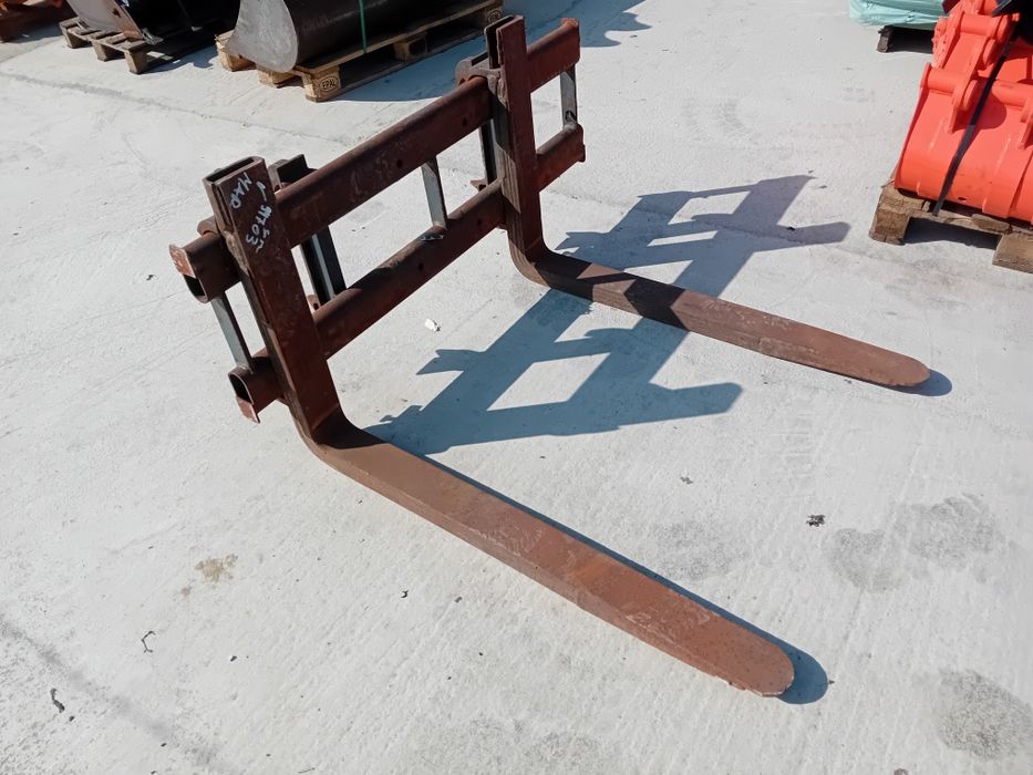 Furci cu cadru pentru incarcator vola tractor