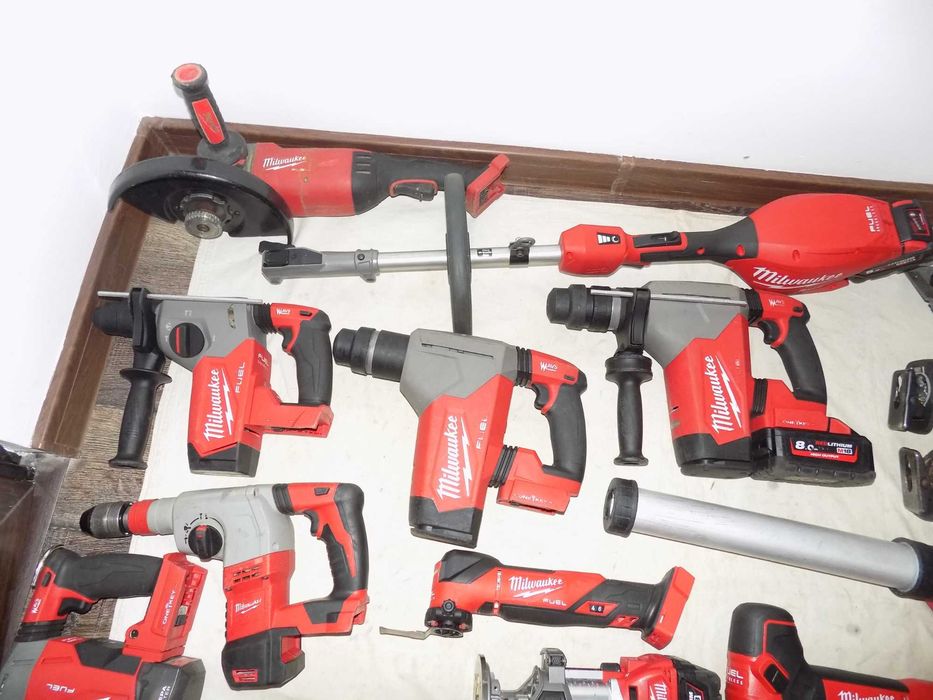 Fierastrau cu banda 12 Milwaukee , scule 18V  M 18 FPS55 , M 18 FOPH 2 , C 18 PCG
