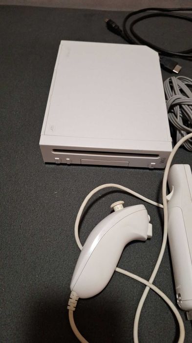 Nintendo WII in stare buna cu HDD 500 GB aprx 200 de jocuri