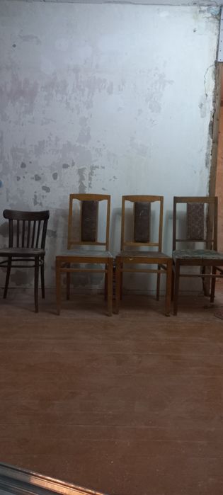 Табуретки продаются в Абае.