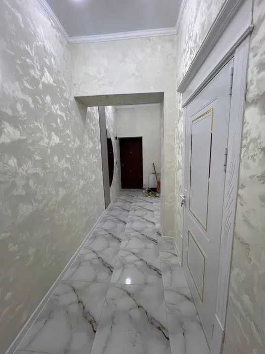 Янги кизил гиштли  домдан 2 хонали евротамирланган квартира сотилади