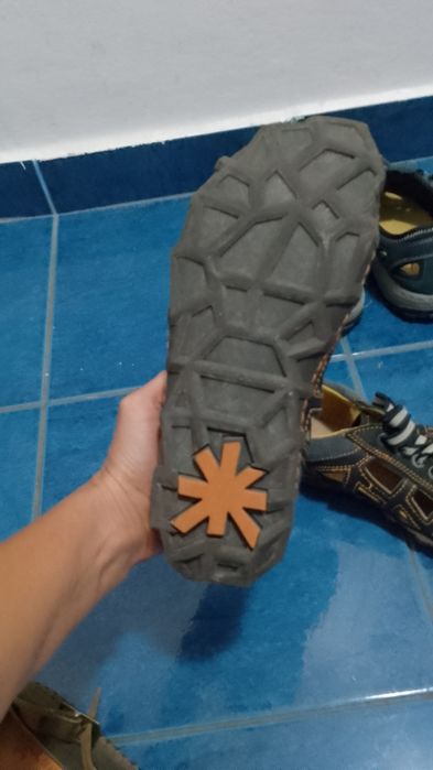 pantofii   ciloarea brun,, de la Art, din piele