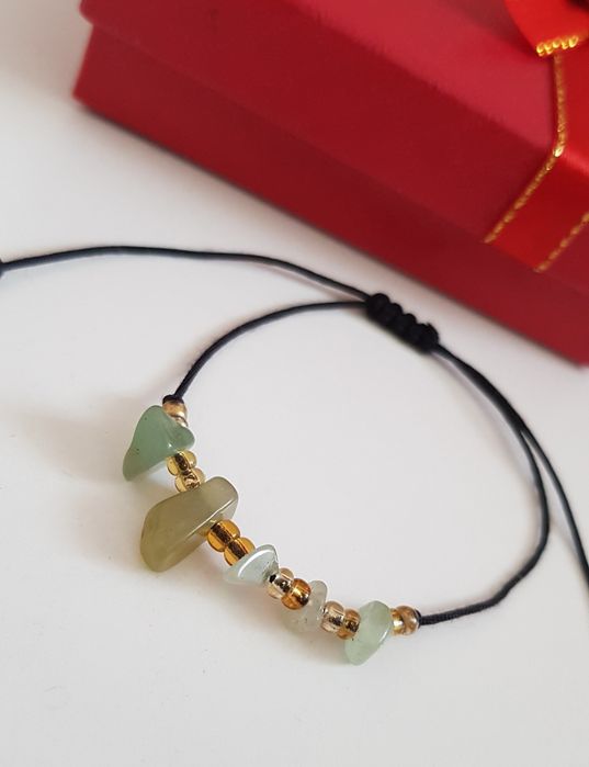 Гривна с естествени камъни