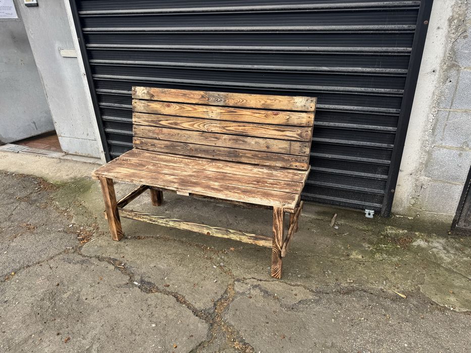 Дървена маса + 2 пейки