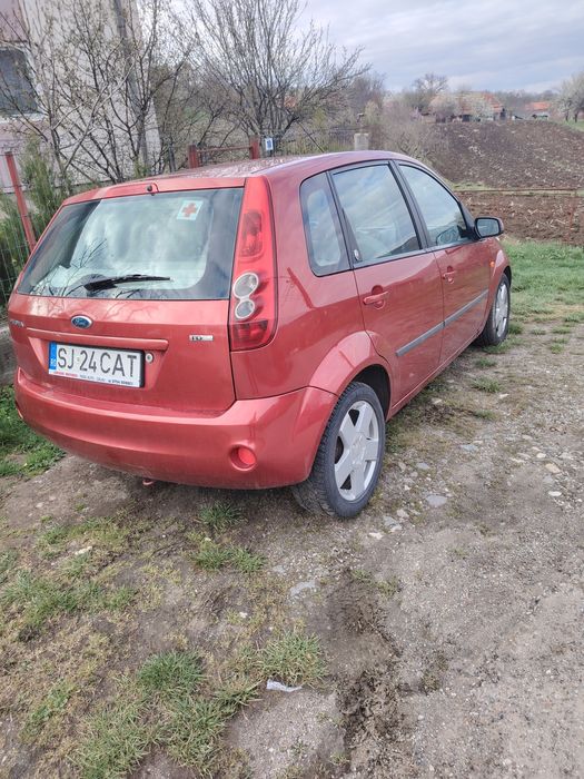 Vand Ford Fiesta 1.4 diesel 2007 preț 1400 euro
