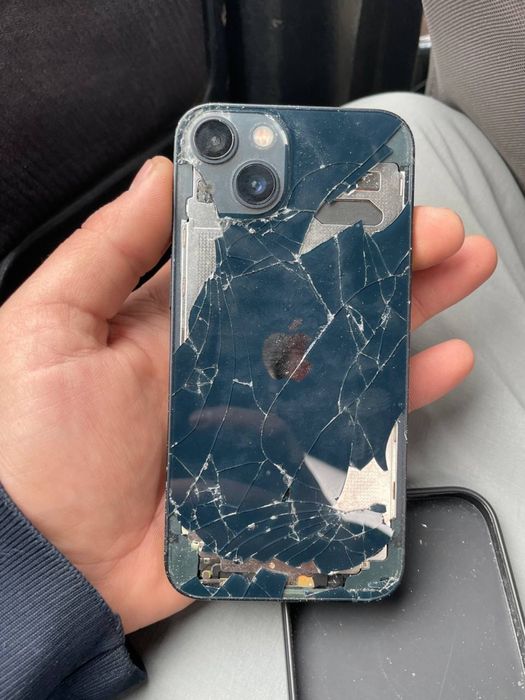 IPhone 13  с незначительными минусами