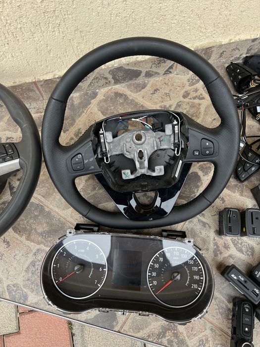 Vand diverse piese de Dacia renault