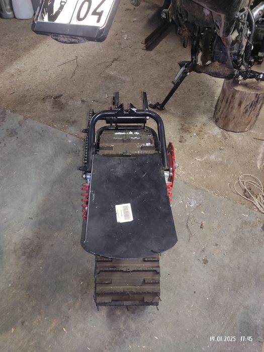 Гусиница эндуро с лыжой