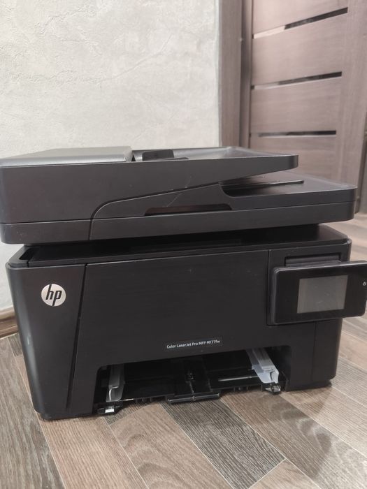 Продам цветной принтер лазерный