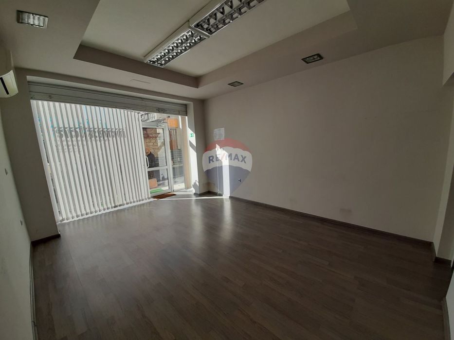 Дава се под наем Магазин в Варна, Гръцка махала - 56 кв.м за 382.5 € - Снимка #2