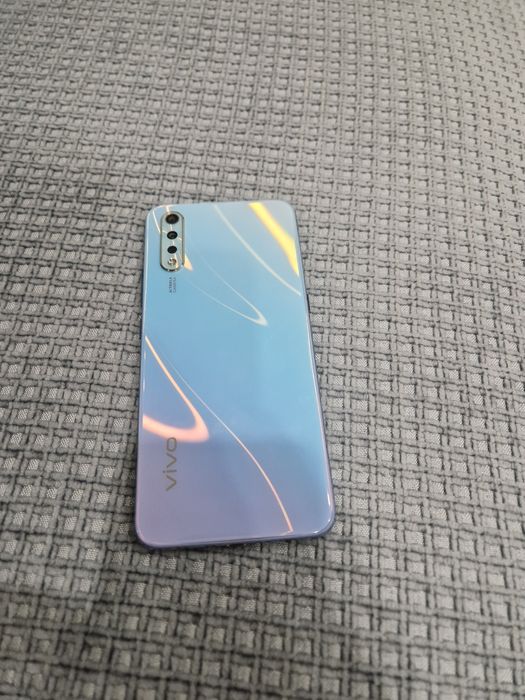 Продам телефон vivo