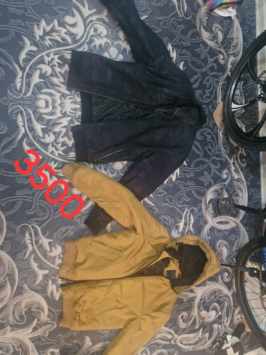 Продам толстовки и куртку