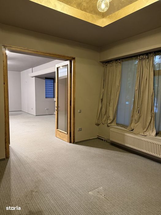 Apartament cu garaj, grădină, aer conditionat și centrală proprie
