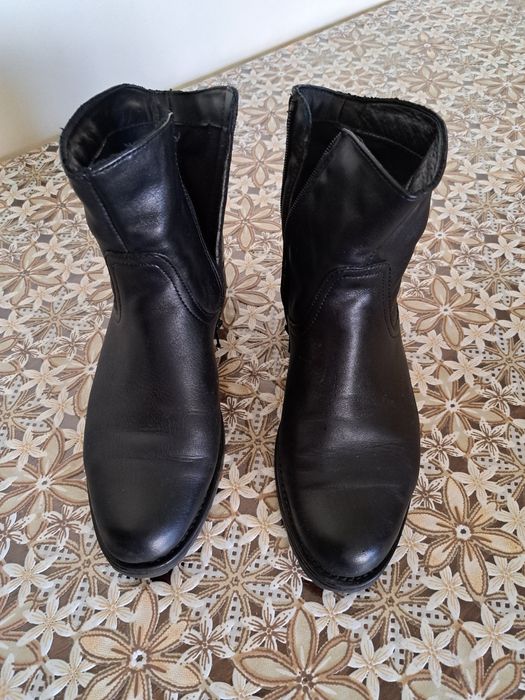 Botine negre,toc de 2cm,purtate de 2 ori