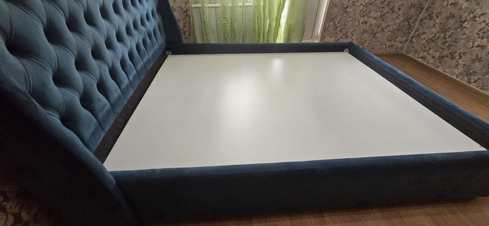 Двуспальная кровать