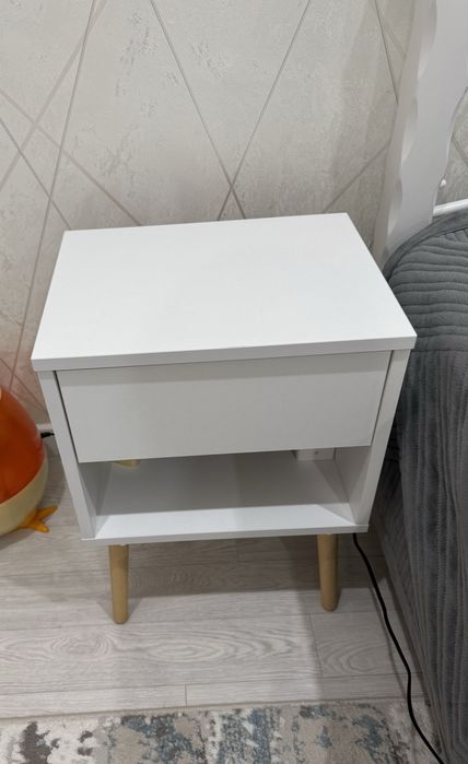 Продам прикроватную тумбу