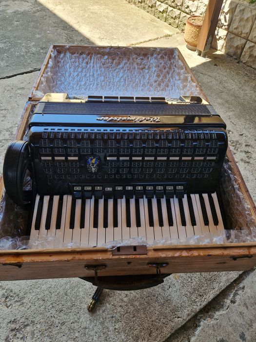 Антикварен акордеон Veltmaister Meteor 120 баса