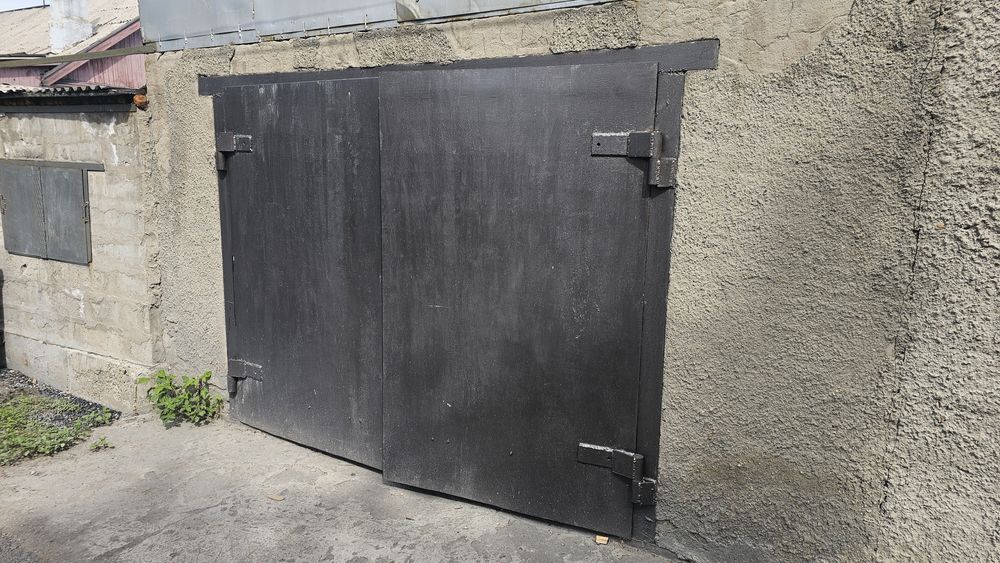 Продам -гаражные  ворота