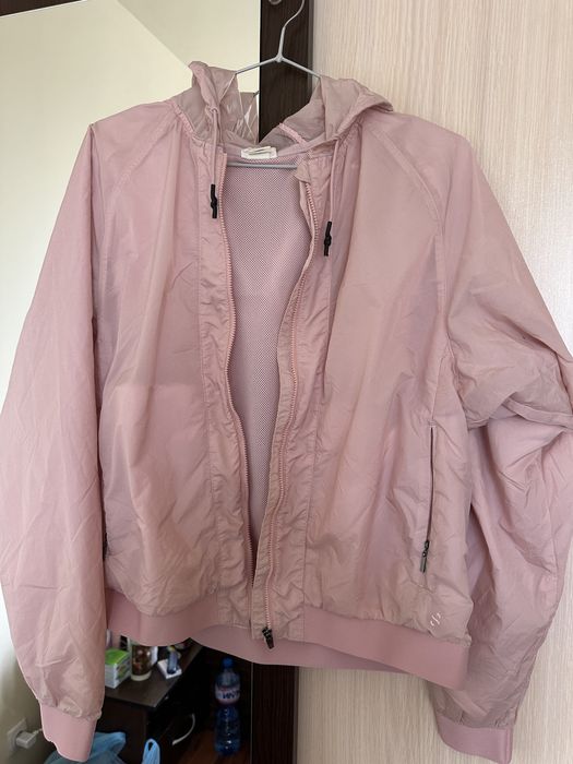 Дамско спортно яке