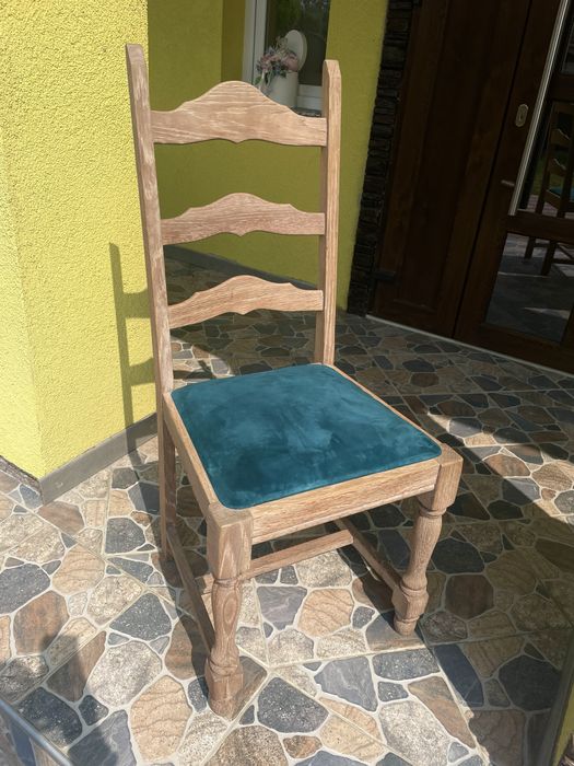 Vand scaune de bucatarie