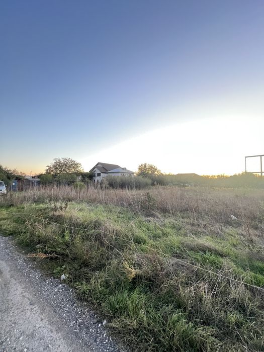 Inchiriez teren in Catelu 2.000 metri