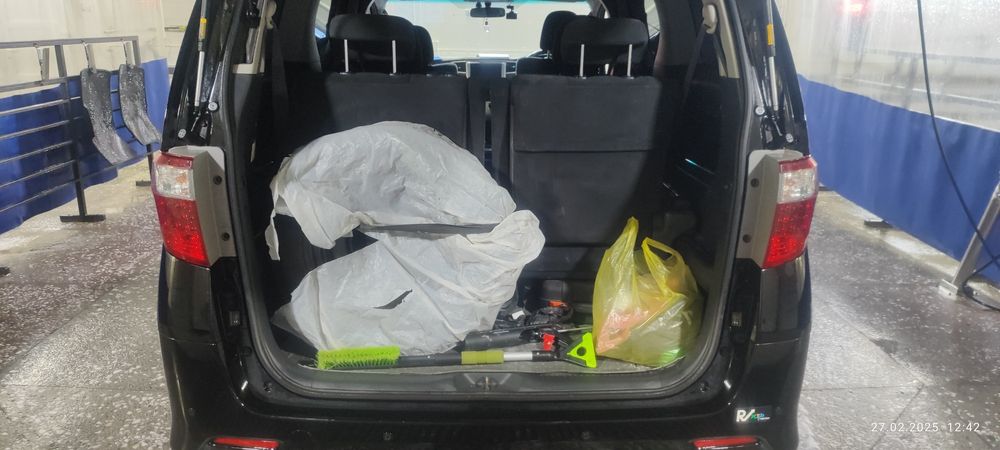 Продам Toyota Alphard 2012 года