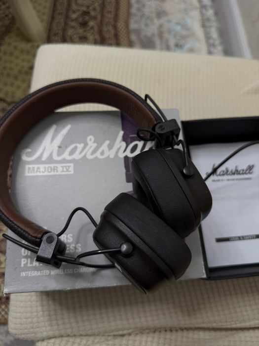 Продаётся беспроводной наушник Marshall