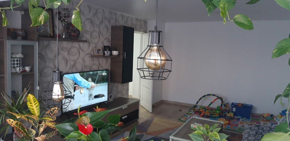 Vând apartament 4 camere