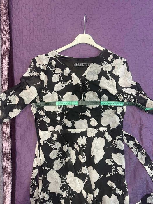 Дамска рокля в черно и бяло на DOCA