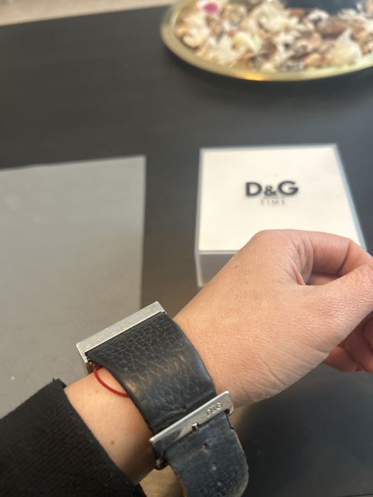 Оригинален дамски часовник Dolce&Gabanna ,нормални следи от употреба