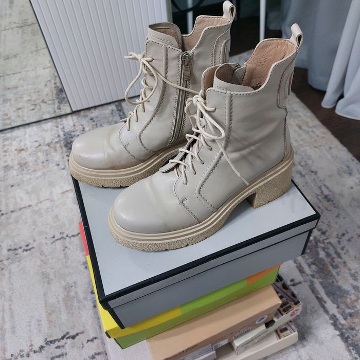 Продам ботинки кожанные осении.