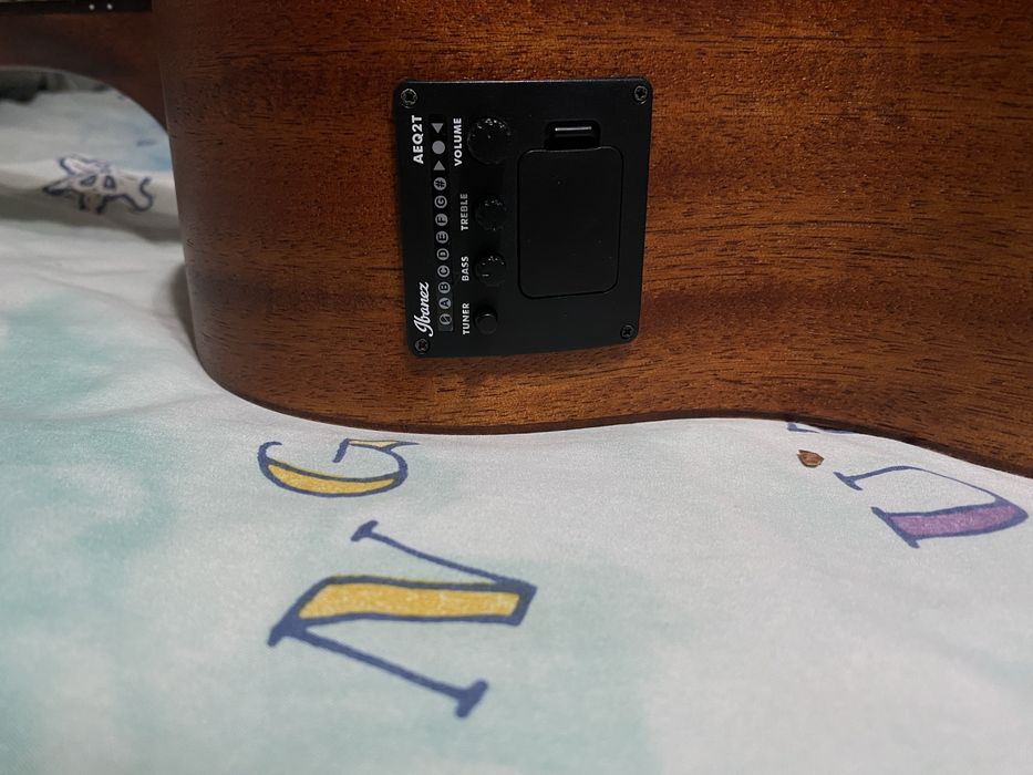 Chitara electro-acustica Ibanez