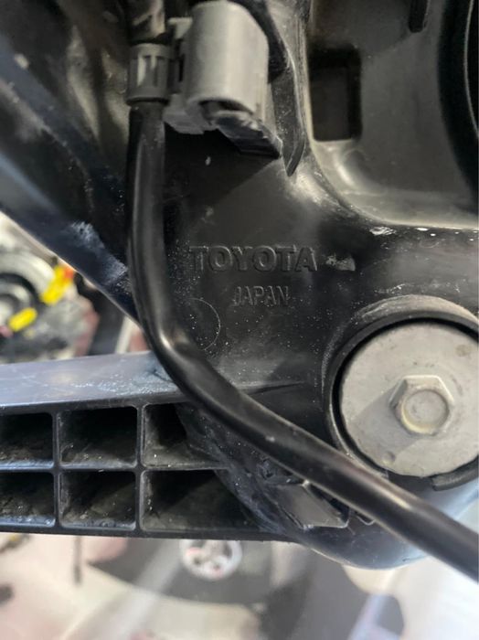 Фара Toyota Land Cruiser Prado 155