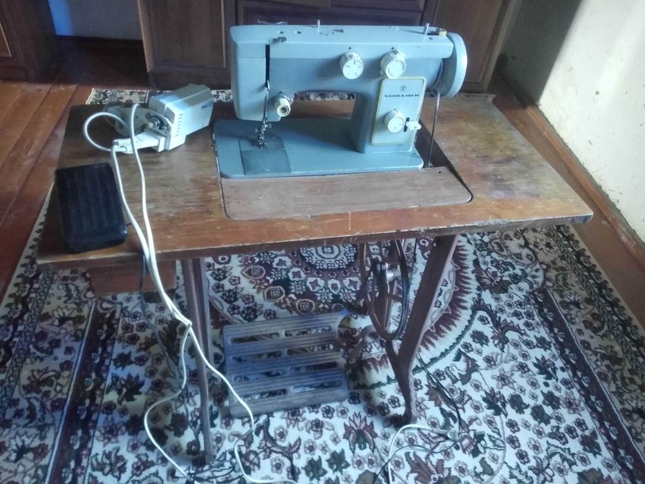 Швейная машинка Чайка