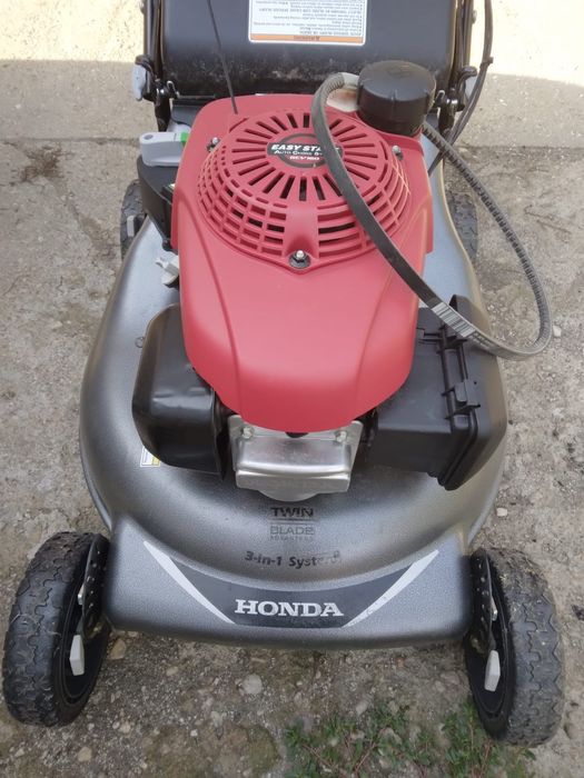Masina de tuns iarba Honda HRR216K
