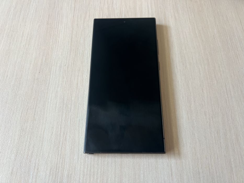 Продавам Samsung Galaxy S24 Ultra 256/12GB