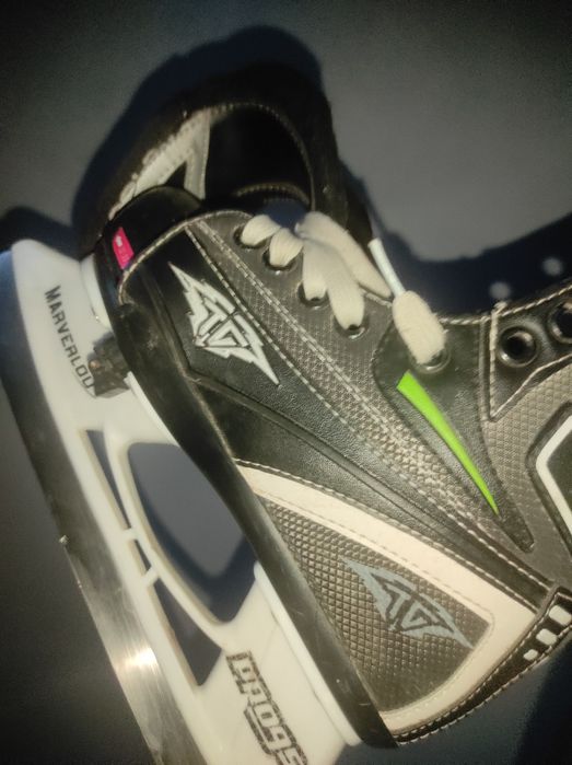 Продам коньки хоккейные