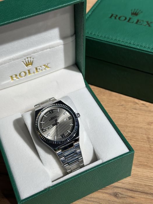 Новые мужские часы