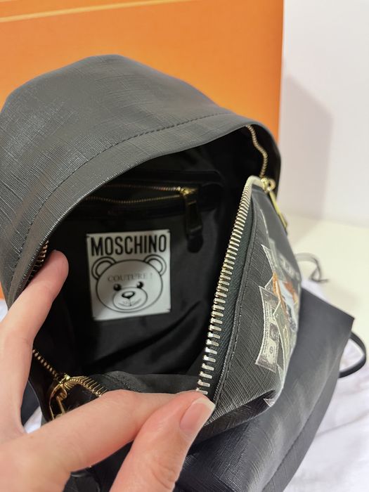 Ghiozdan Moschino nou de la 4000 RON la 1600 RON
