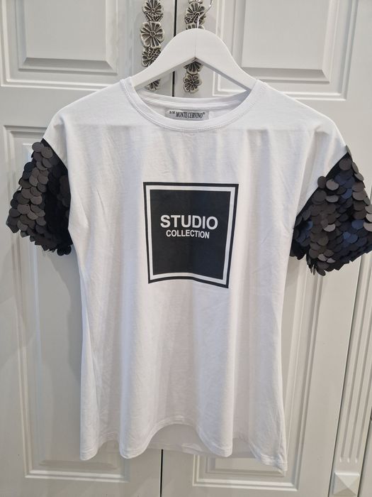 Спортно-елегантна дамска тениска - бяла с черни елементи, пайети