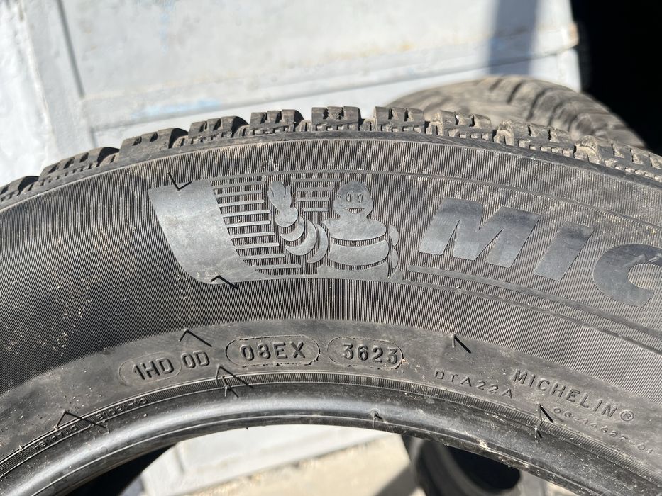 2 бр. зимни гуми 215/65/16 Michelin A6 DOT 3623 5,5 mm