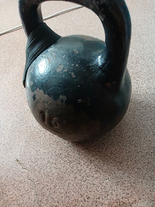 Продам  гантели  и гирю торг минимальный