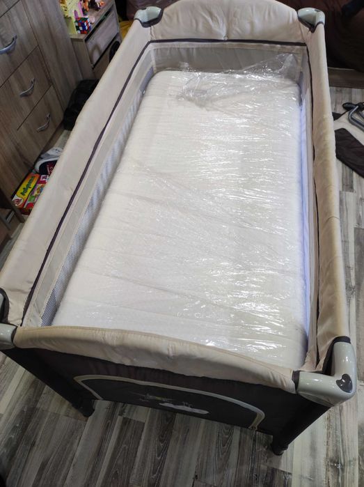 MONI Сгъваема детска кошара на 2 нива с матрак