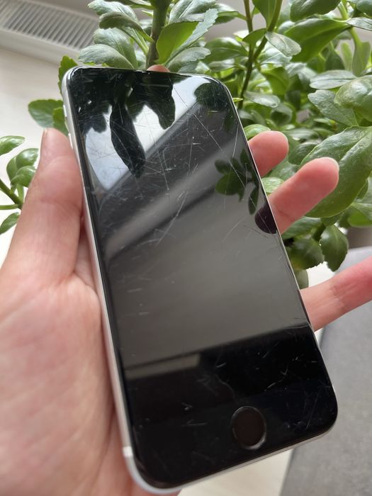 iPhone SE  white 64 Gb 78% baterie