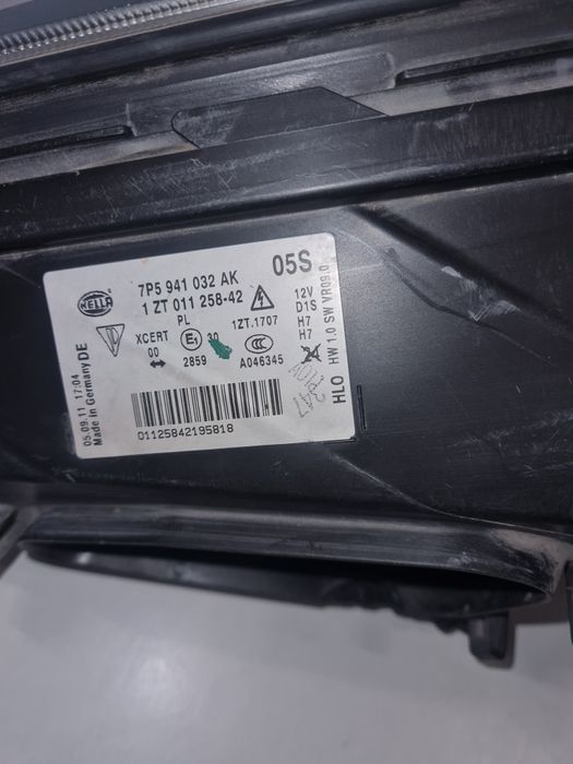 Far avariat Porsche Cayenne 7P Xenon/ an - 2011- 2015 OEM / Europa