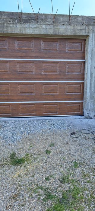 Ușa de garaj secționala