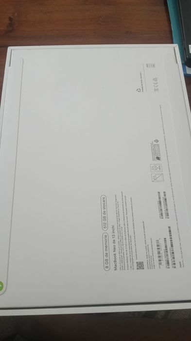 Tableta iPad a16,model 2025 și macbook neo 13 inchi