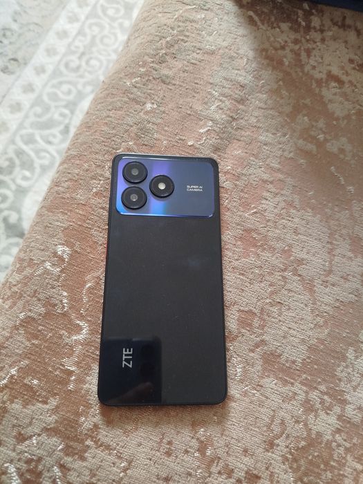 Продам телефон A36