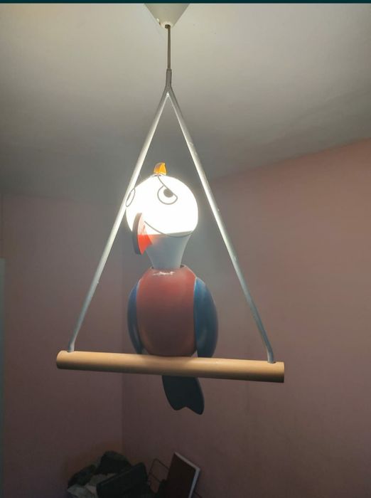 Candelabru/lustra pentru camera copiii tip pasăre.